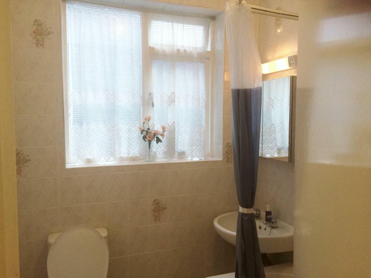 Spacious West London 2 Bedroom Apartment Esterno foto